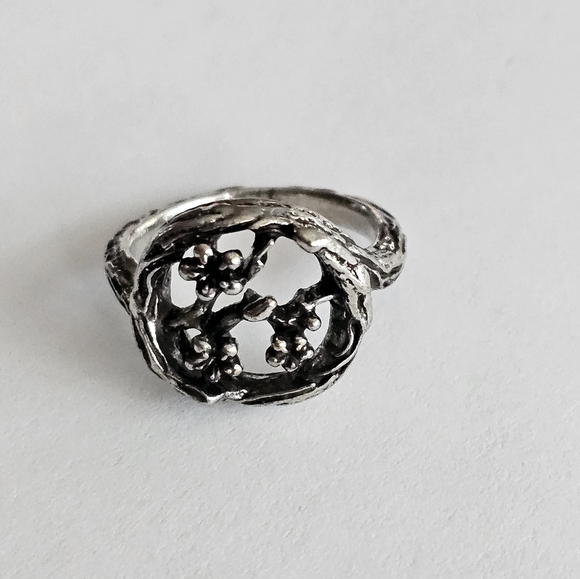 LADIES NEW SIZE 5 TREE OF LIFE FASHION SILVER CASUALTO DRESS TO IMPRESS  RING - Picture 2 of 5